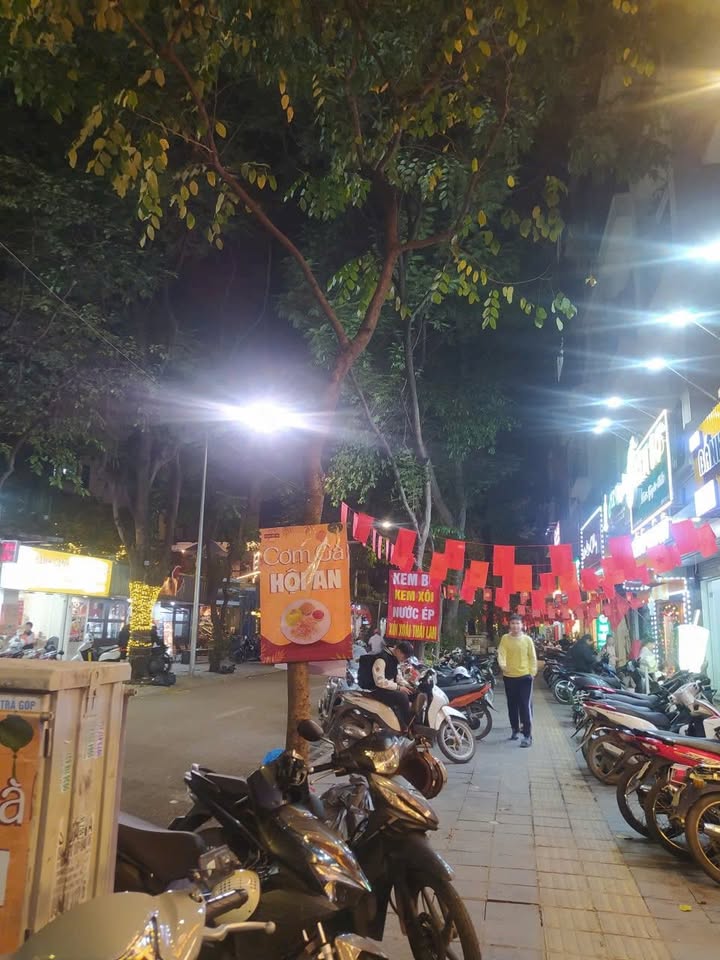 Nhà phố Nghĩa Tân, Cầu Giấy 60m² giá 5.9 tỷ - Kinh doanh ô tô thuận lợi!