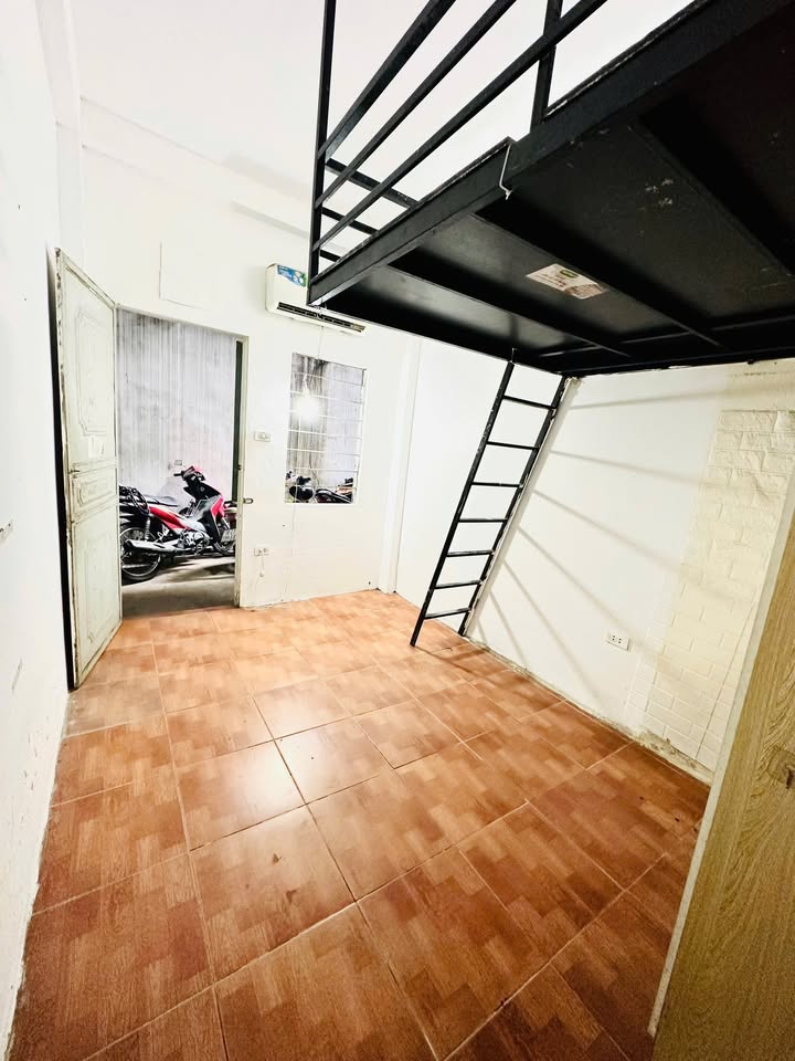 RoomForRent tại Cầu Giấy 20m² giá 3 triệu - View ban công thoáng mát!