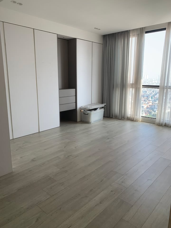 Căn hộ Royal City 131m² giá 30 triệu - Full nội thất cao cấp, sẵn sàng vào ở!