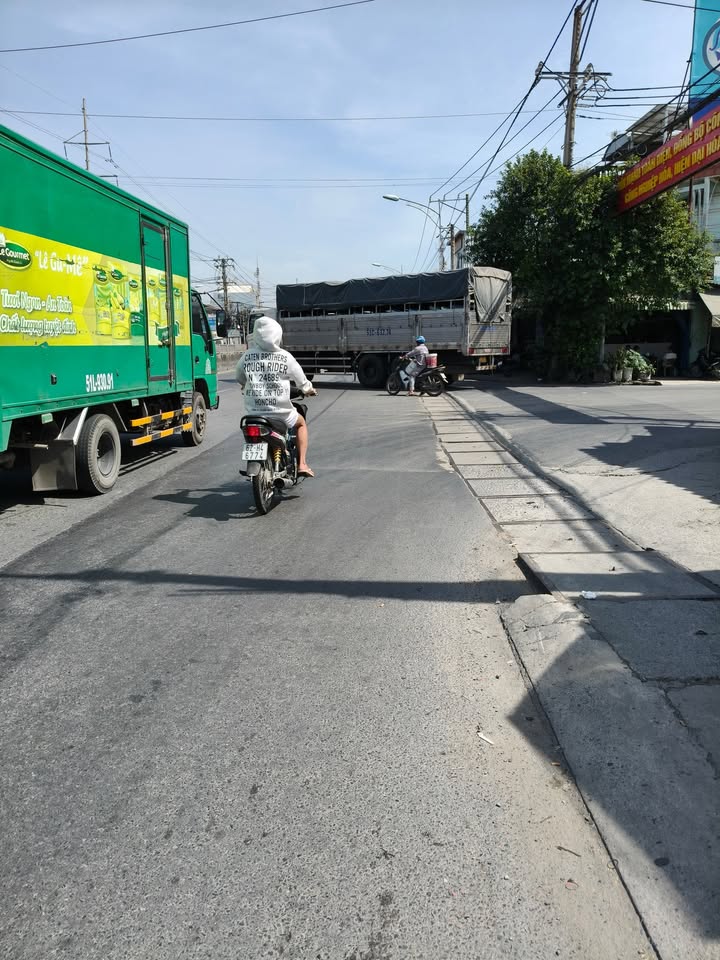 Nhà mặt tiền đường Nguyễn Văn Tuôi, Bến Lức 591m² giá 11 tỷ - Cơ hội đầu tư sinh lời!