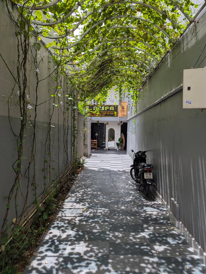 Nhà cho thuê mặt tiền đường Hai Bà Trưng, Quận 1, 40m² giá 15 triệu - Nhanh tay sở hữu!