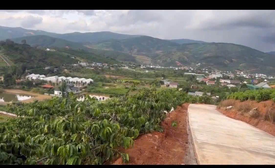 Đất Mê Linh, Lâm Hà 500m² giá 1.35 tỷ - Sổ đỏ, view đẹp!