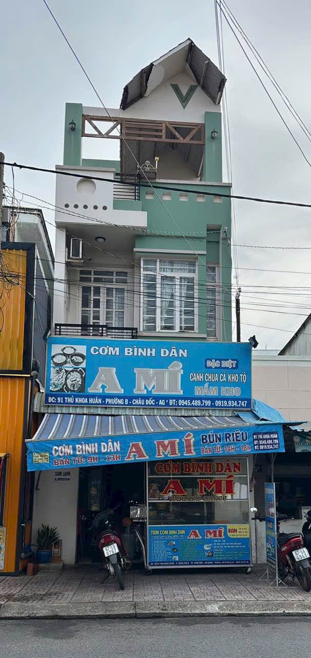 Nhà mặt tiền đường Thủ Khoa Huân, Châu Đốc 233m² giá 5.4 tỷ - Kinh doanh thuận lợi!