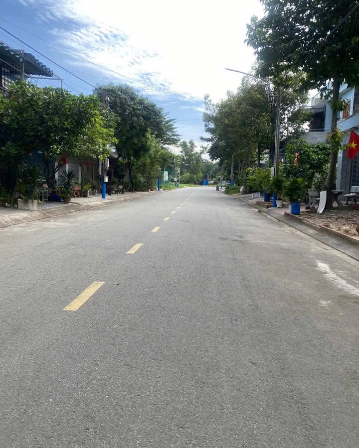 Nhà mặt tiền Huỳnh Thị Tươi Dĩ An 113m² giá 3 tỷ - Đầu tư sinh lời ngay!