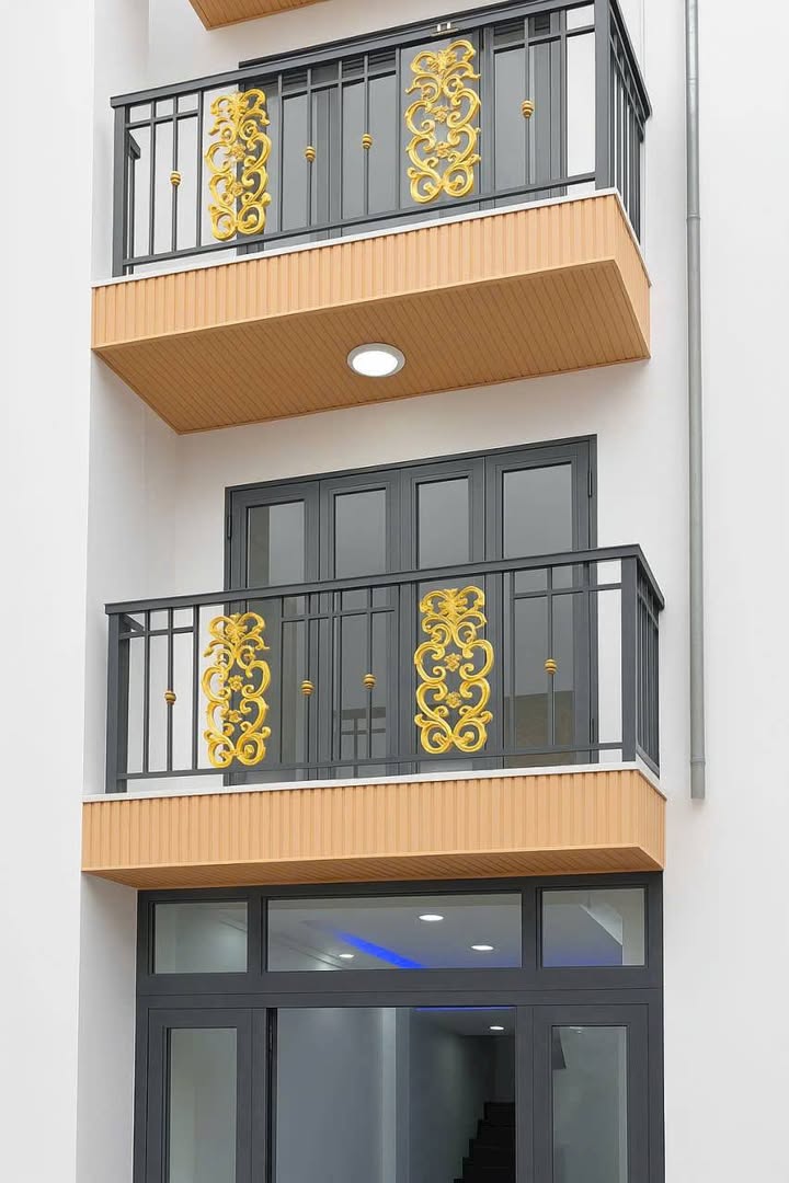 Nhà 2 lầu Tân Bình 16m² giá 2.7 tỷ - Vị trí thuận tiện, tiện ích đầy đủ!