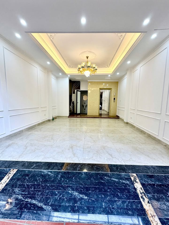 Nhà 5 tầng tại Đông Ngạc, Bắc Từ Liêm, 42m² - Ô tô để trong gara