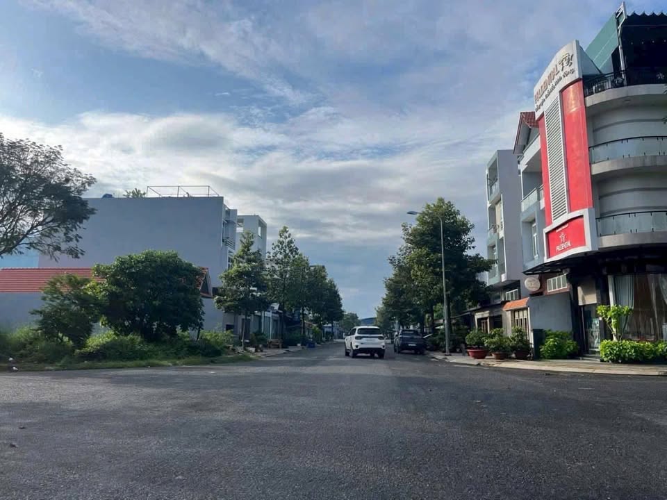 Đất nền KDC Đường 10, Thị Trấn Bến Lức, 100m² - Giá chỉ 4.2 tỷ!