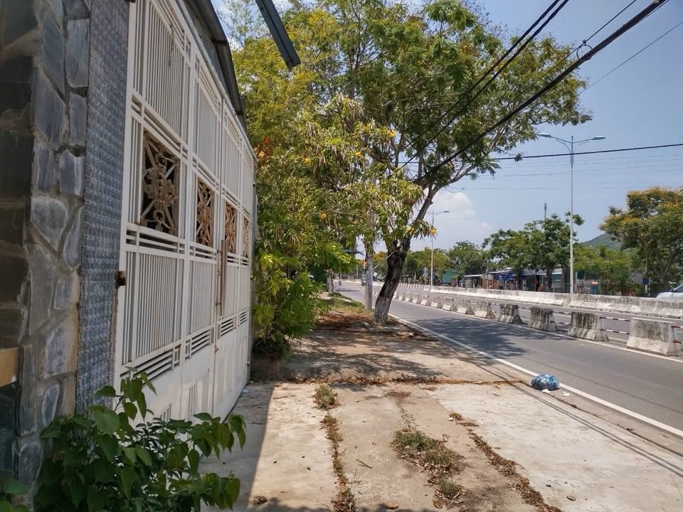 Đất nền mặt tiền Nguyễn Tất Thành, Nha Trang 423m² giá 8.46 tỷ - Cơ hội đầu tư tuyệt vời!