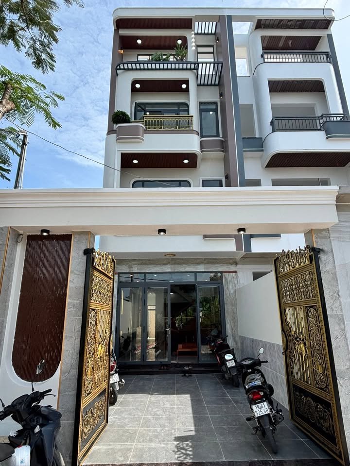 Nhà phố Đông Hòa Dĩ An 117m² giá 7.8 tỷ - Full nội thất cao cấp!