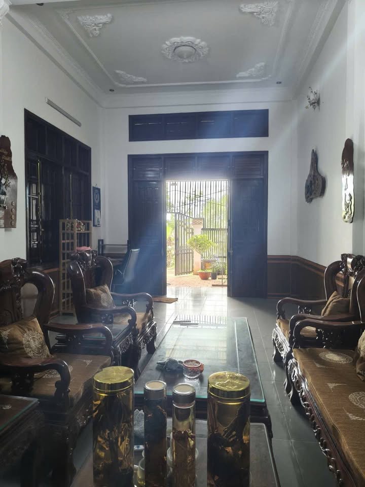 Nhà phố Đặng Thai Mai, Pleiku 264m² giá 3 tỷ - Thiết kế hiện đại, ô tô vào tận nơi!