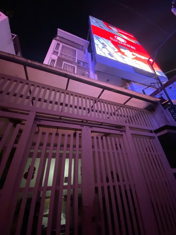 Nhà phố mặt tiền Điện Biên Phủ Quận 1 100m² giá 17.9 tỷ - Cơ hội đầu tư tuyệt vời!