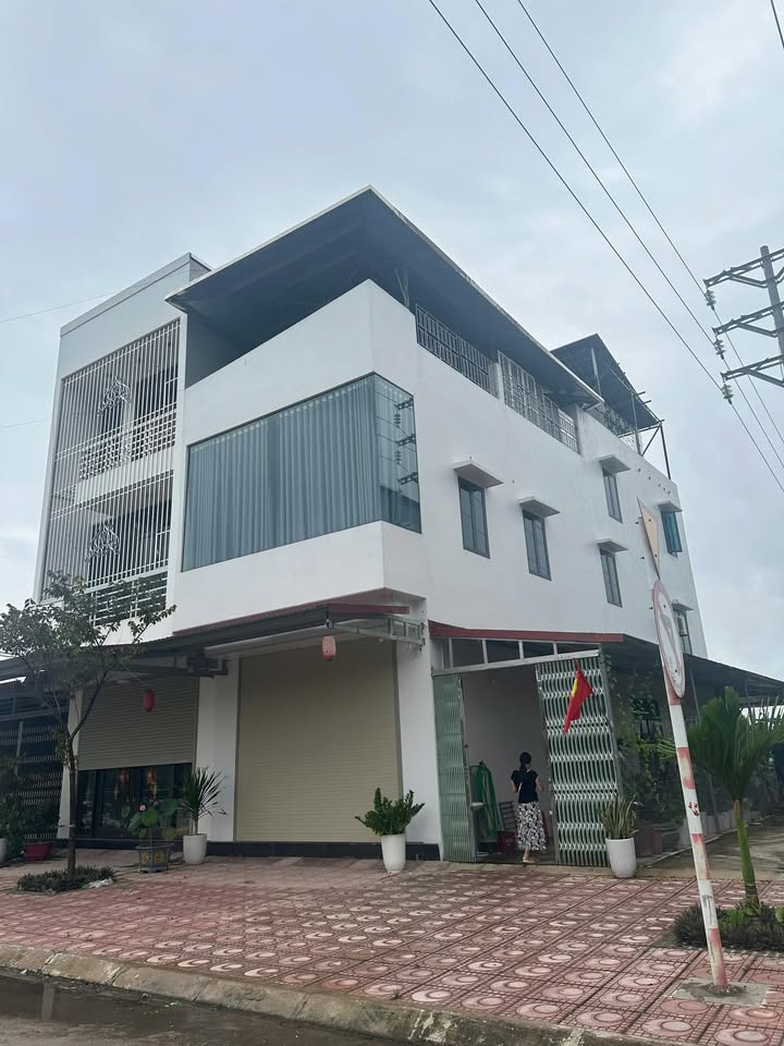 Nhà bán đường đi thị trấn Neo, Yên Dũng, 100m² - Kinh doanh thuận lợi!