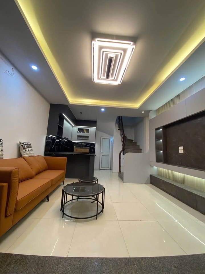 Nhà đẹp Ngọc Thụy 30m² giá 6 tỷ - Ô tô đỗ cửa, an sinh đỉnh!