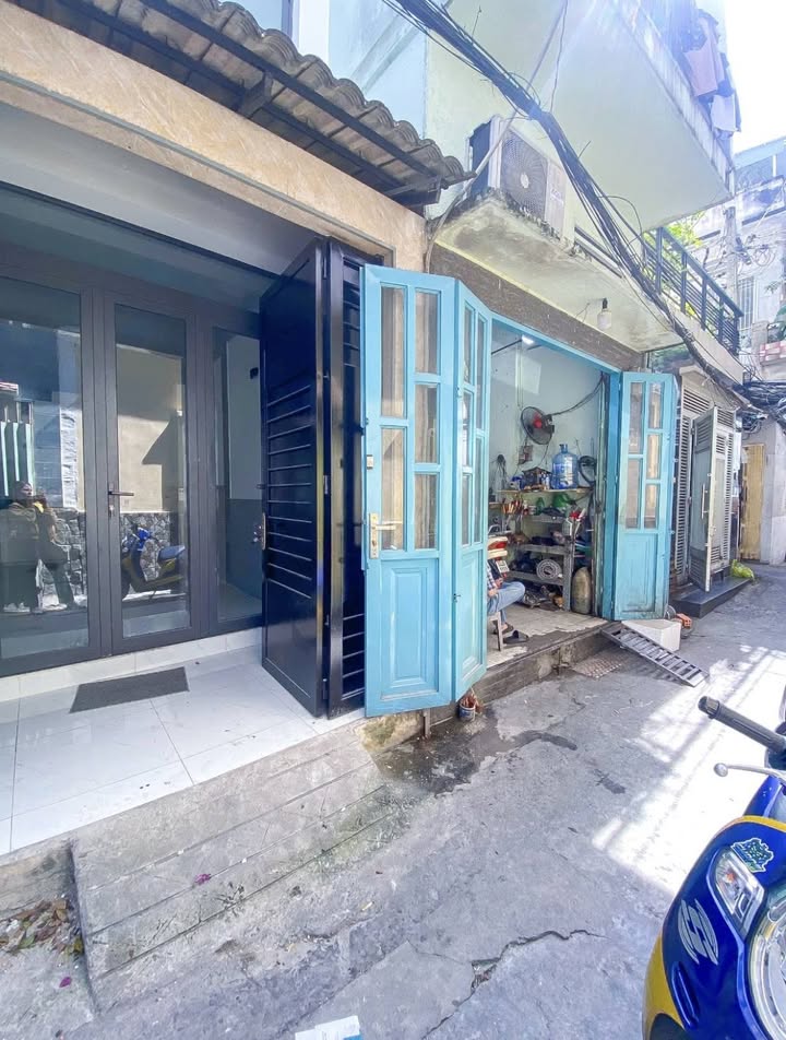 Nhà 3 tầng đường 3/2, quận 10, 30m² giá 5.8 tỷ - Sẵn sàng vào ở ngay!