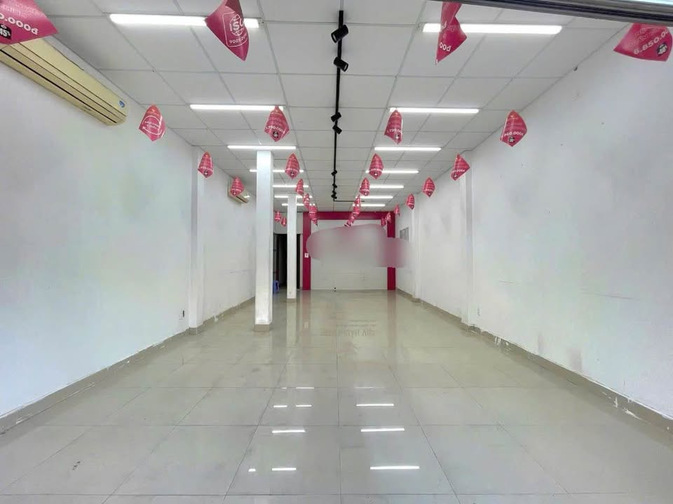 Cho thuê nhà 3 tầng mặt tiền Nguyễn Tri Phương, Hải Châu 150m² - Phù hợp Showroom, Spa!