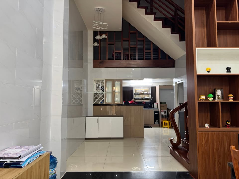 Nhà phố Bà Triệu, Đồng Hới 83.5m² giá 4.6 tỷ - Kinh doanh thuận lợi!