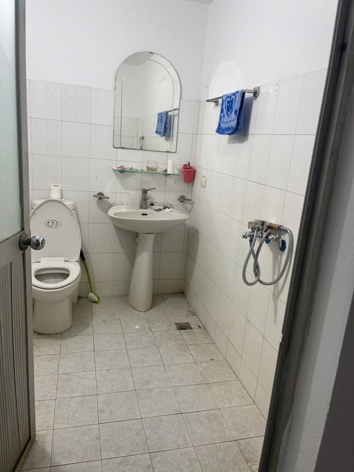 Nhà nguyên căn 40m² tại ngõ 89 Lạc Long Quân, Cầu Giấy - 11 triệu/tháng, vào ở ngay!