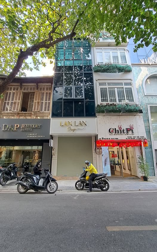 Nhà mặt phố Mai Hắc Đế quận Hai Bà Trưng 55m² giá 38 tỷ - Đầu tư sinh lời ngay!