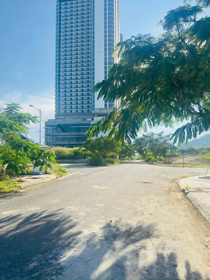 Bán lô đất biệt thự đường Xuân Thủy, Nha Trang 303m² - Giá chỉ 58 triệu/m²