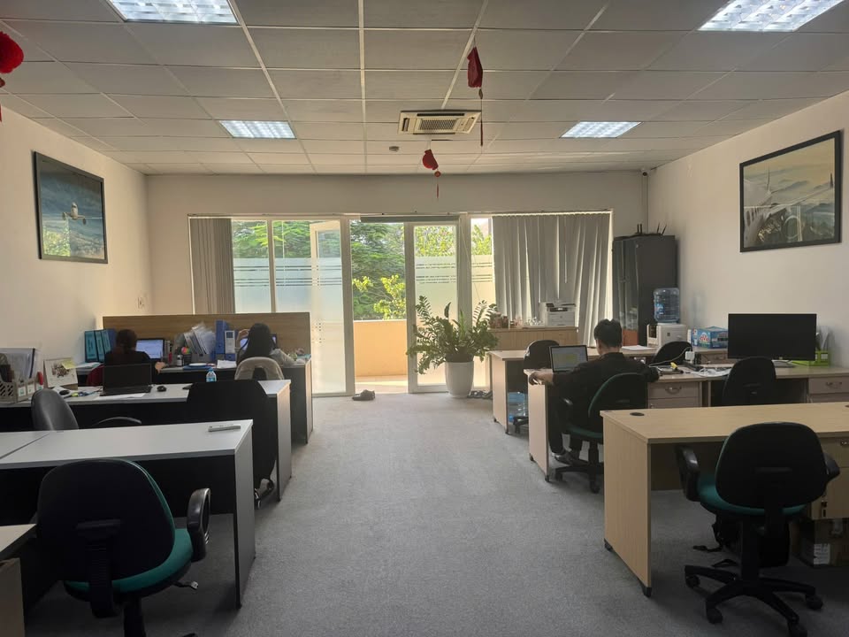 Văn phòng cho thuê Láng Hạ 80m² giá 17 triệu - Full nội thất, sẵn sàng làm việc!