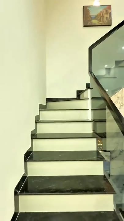 Nhà phố Dĩ An 60m² giá 5.2 tỷ - Thiết kế hiện đại, đầy đủ tiện nghi!