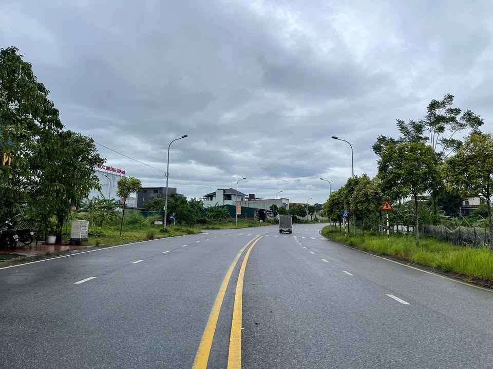 Bán đất trục chính Vũ Thê Lang, Việt Trì 137m² giá 5 tỷ - Vị trí đẹp nhất khu!