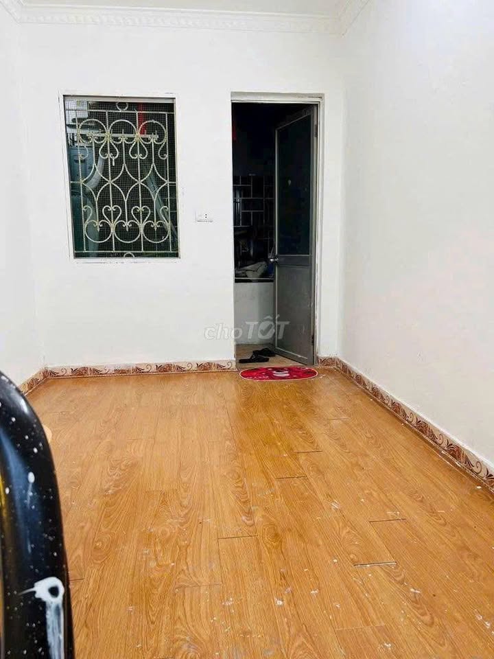 Nhà cho thuê ngõ 8 Bùi Ngọc Dương, Quận Hai Bà Trưng, DT 30m² - Giá 6,5 triệu/tháng!