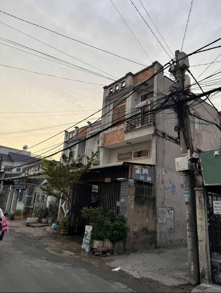 Nhà bán góc 2 mặt tiền đường Hiệp Thành, Q12, 40m² giá chỉ 2.05 tỷ - Cơ hội đầu tư hấp dẫn!