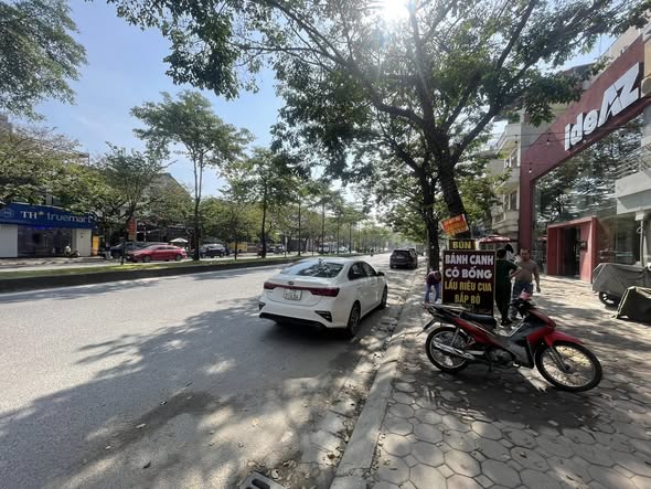 Nhà mặt phố Chu Huy Mân, Long Biên 70m² giá 20 triệu - Chính chủ cho thuê ngay!