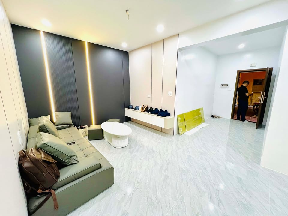 Căn hộ Tập Thể Hoàng Ngọc Phách, Đống Đa 43m² giá 6.68 tỷ - Lô góc ô tô đỗ cửa, full nội thất!