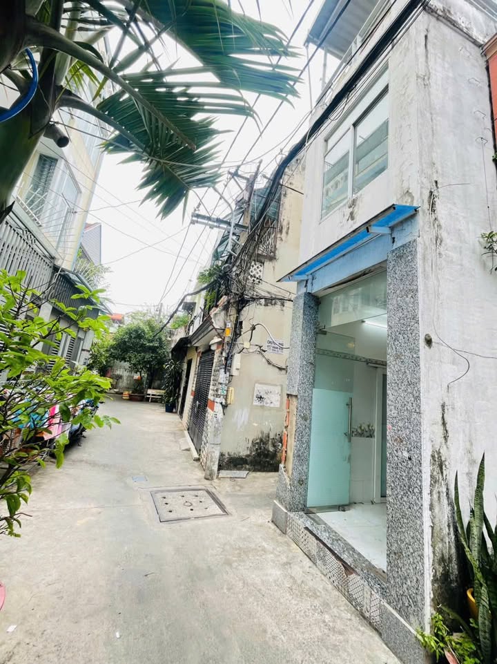 Nhà 1 Trệt 2 Lầu Sân Thượng tại Gò Vấp 18m² giá 2.55 tỷ - Nhà mới đẹp, thoáng mát!