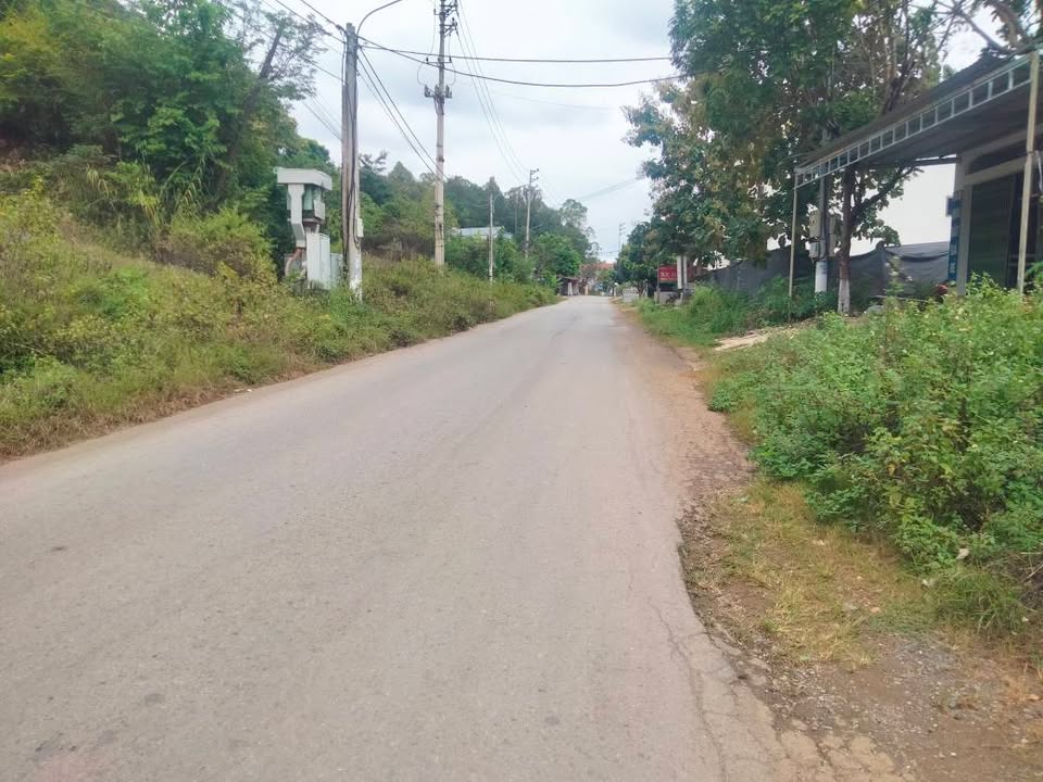 Đất nền Chiềng Sinh, Sơn La 3000m² giá 3 tỷ - Đường xe tải tránh nhau, tiện ích kho bãi!