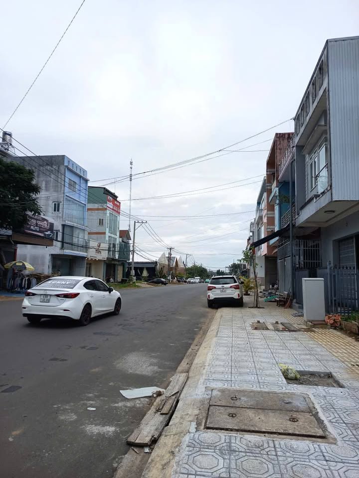Đất mặt tiền Hoàng Văn Thụ, Bảo Lộc 114m² giá chỉ 6.9 tỷ - Cơ hội đầu tư tuyệt vời!