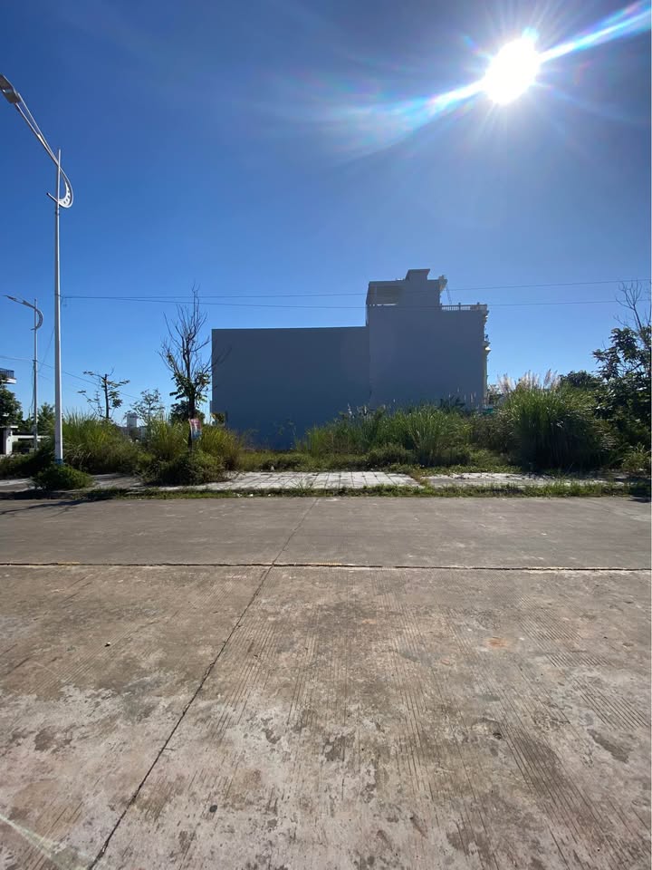 Đất nền Đặng Thùy Trâm Móng Cái 108m² giá 3.1 tỷ - Khu vực thoáng đãng, giao thông thuận tiện!