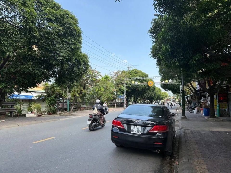 Nhà mặt tiền kinh doanh Phường Dĩ An 100m² giá chỉ 10 tỷ - Đầu tư sinh lời ngay!