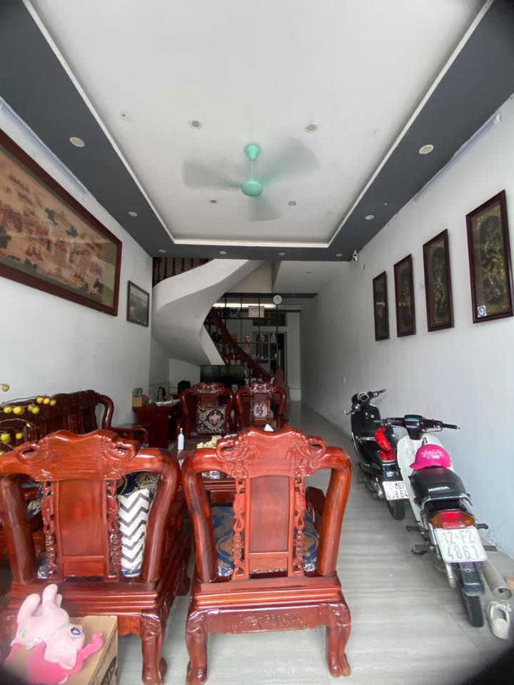 Nhà mặt phố Trần Phú, Lạng Sơn 3 tầng, cho thuê lâu dài - Thích hợp làm văn phòng, cửa hàng!