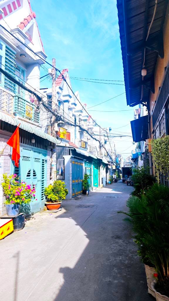 Nhà bán quận 12 đường Hiệp Thành 13 diện tích 40m² giá 2.2 tỷ - Hẻm xe tải thuận tiện!