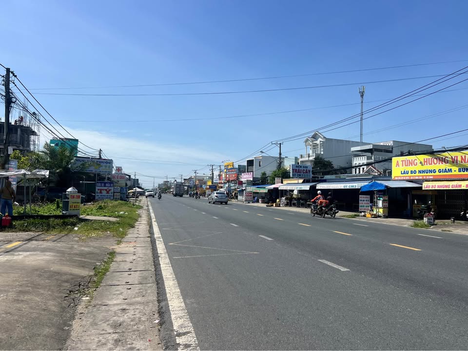 Đất và Dãy Nhà Trọ Mặt Tiền Nguyễn Tất Thành, Cà Mau 835.6m² - Cơ Hội Đầu Tư Hiếm Có!