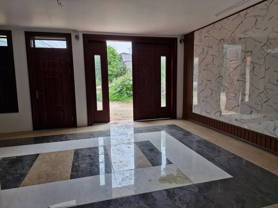 Nhà đẹp 3 tầng tại Chiềng Sinh, Sơn La - 100m² chỉ 1.425 tỷ - Để lại toàn bộ nội thất!