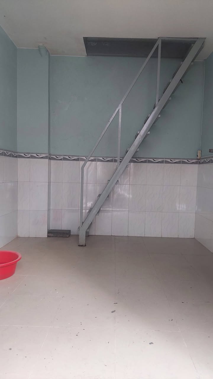 Cho thuê nhà mặt tiền Vạn Kiếp, Bình Thạnh 12m² giá 5 triệu - Kinh doanh thuận lợi!