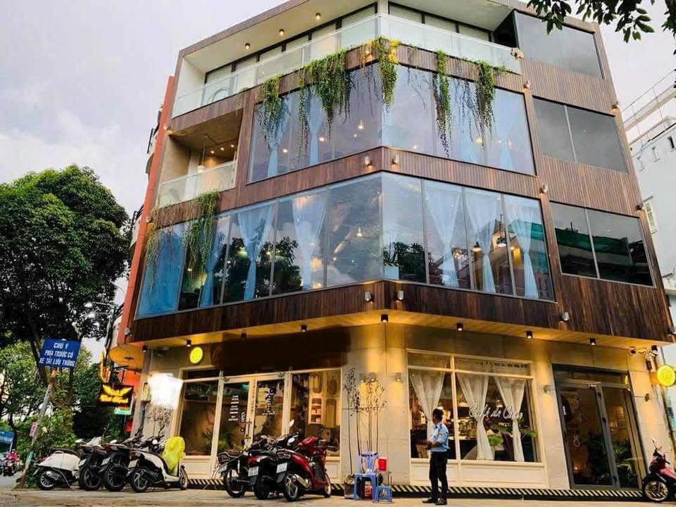 Cho thuê FrontHouse đường Hoa Phượng, Phú Nhuận 75m² giá 85 triệu - Căn góc đắc địa!