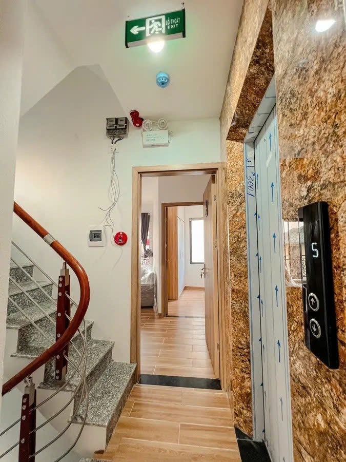 Nhà mặt phố Hoàng Mai 80m² giá 21.9 tỷ - Kinh doanh đỉnh cao, thang máy tiện lợi!