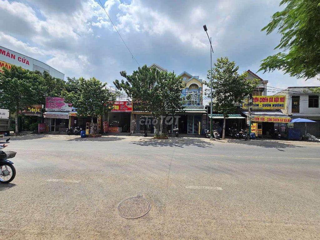 Nhà mặt tiền đường Nguyễn Thị Minh Khai, Dĩ An 81.7m² giá 6.5 tỷ - Kinh doanh sầm uất!