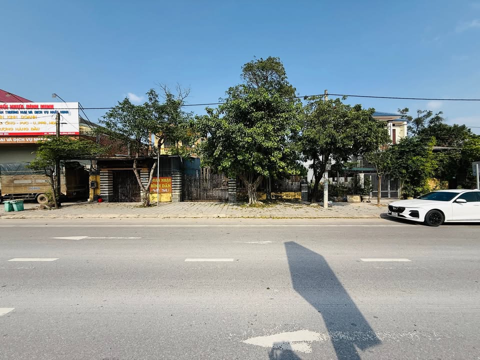 Nhà mặt tiền Lý Thánh Tông Đồng Hới 186m² giá 2.15 tỷ - Vừa ở vừa kinh doanh!