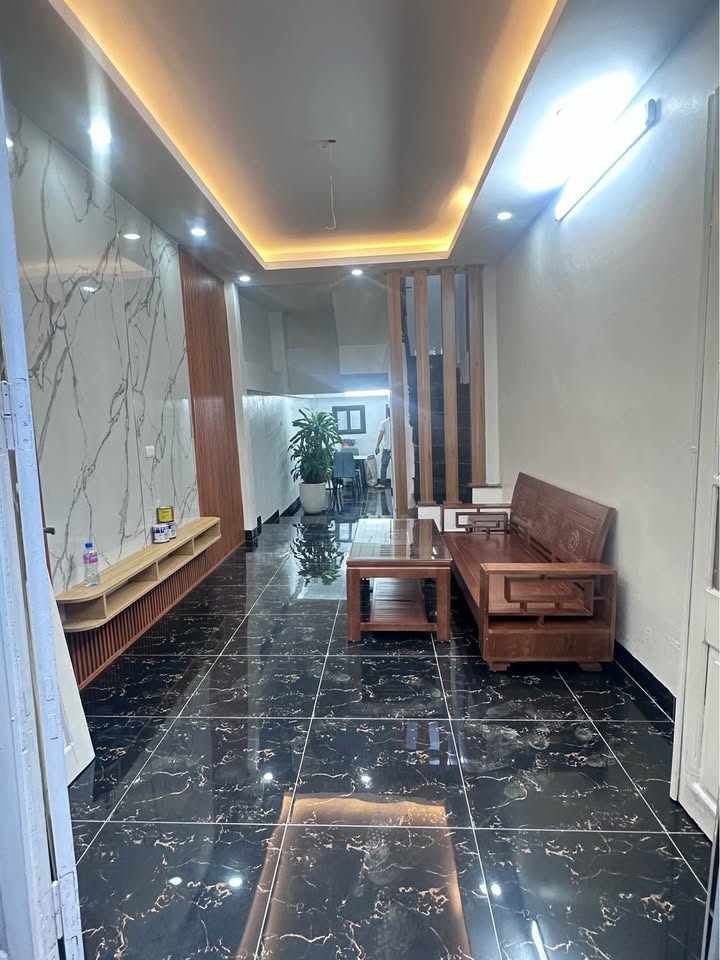 Nhà riêng Lĩnh Nam, Hoàng Mai 35m² giá 3.95 tỷ - Sổ đỏ chính chủ, gần chợ đêm!