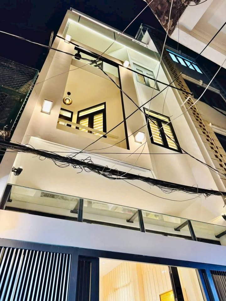 Nhà Hẻm 1 Lý Chính Thắng, Quận 3 43.7m² giá 10.8 tỷ - Thiết kế sang trọng, đầy đủ nội thất!