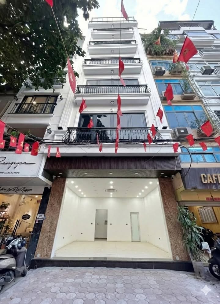 Nhà mặt phố Văn Miếu Đống Đa 58m² cho thuê - Ô tô đỗ cửa, vị trí đắc địa!