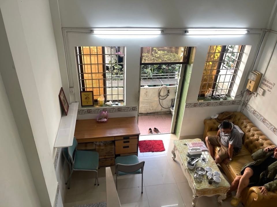 Nhà phố Trần Đình Xu, Quận 1, 168m² giá 4.3 tỷ - Sổ hồng riêng, đầy đủ tiện nghi!