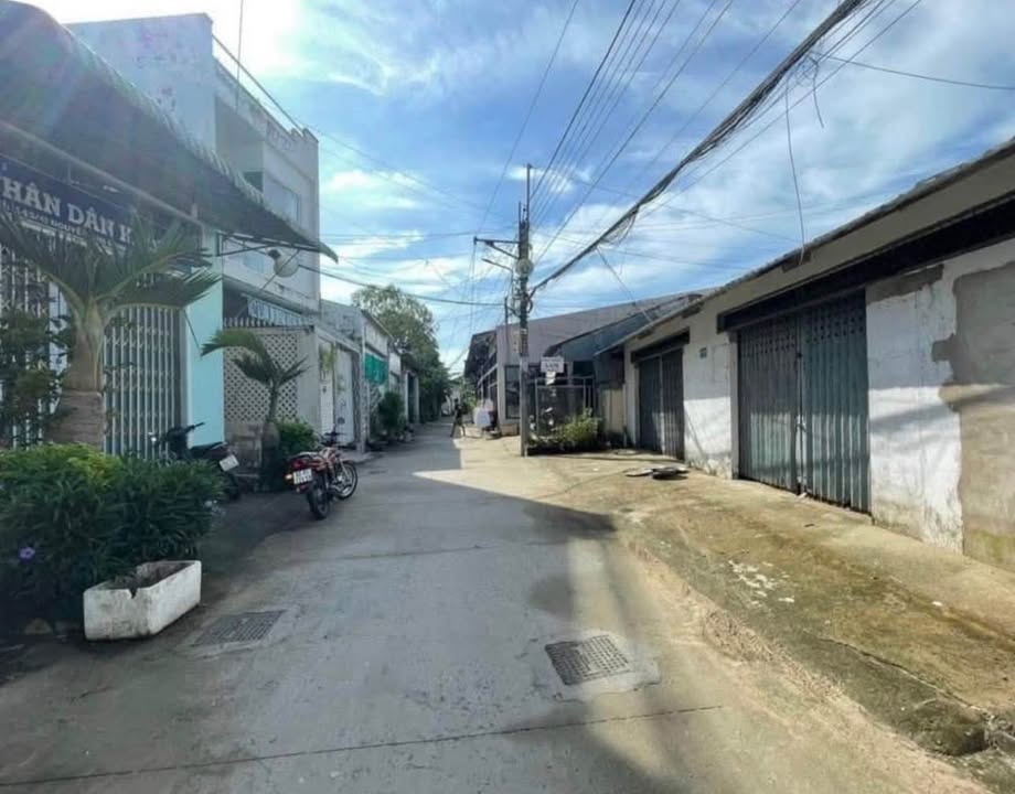 Nhà trệt 2 mặt hẻm 143 Nguyễn Thị Minh Khai - 87.6m² giá 1.3 tỷ - Vị trí trung tâm tiện lợi!