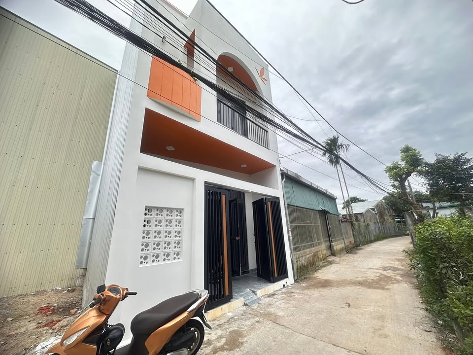 Nhà đẹp Hẻm 180 Hoàng Hoa Thám Quảng Ngãi 106m² giá 1 tỷ - Thiết kế hiện đại, sẵn sàng vào ở!